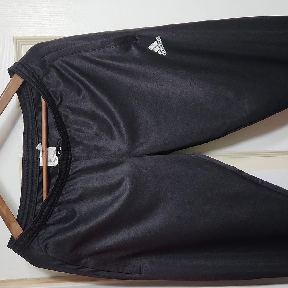 Adidas Women jogger size Med